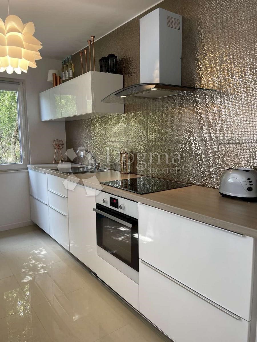 Stanovanje Malinska, Malinska-Dubašnica, 85m2
