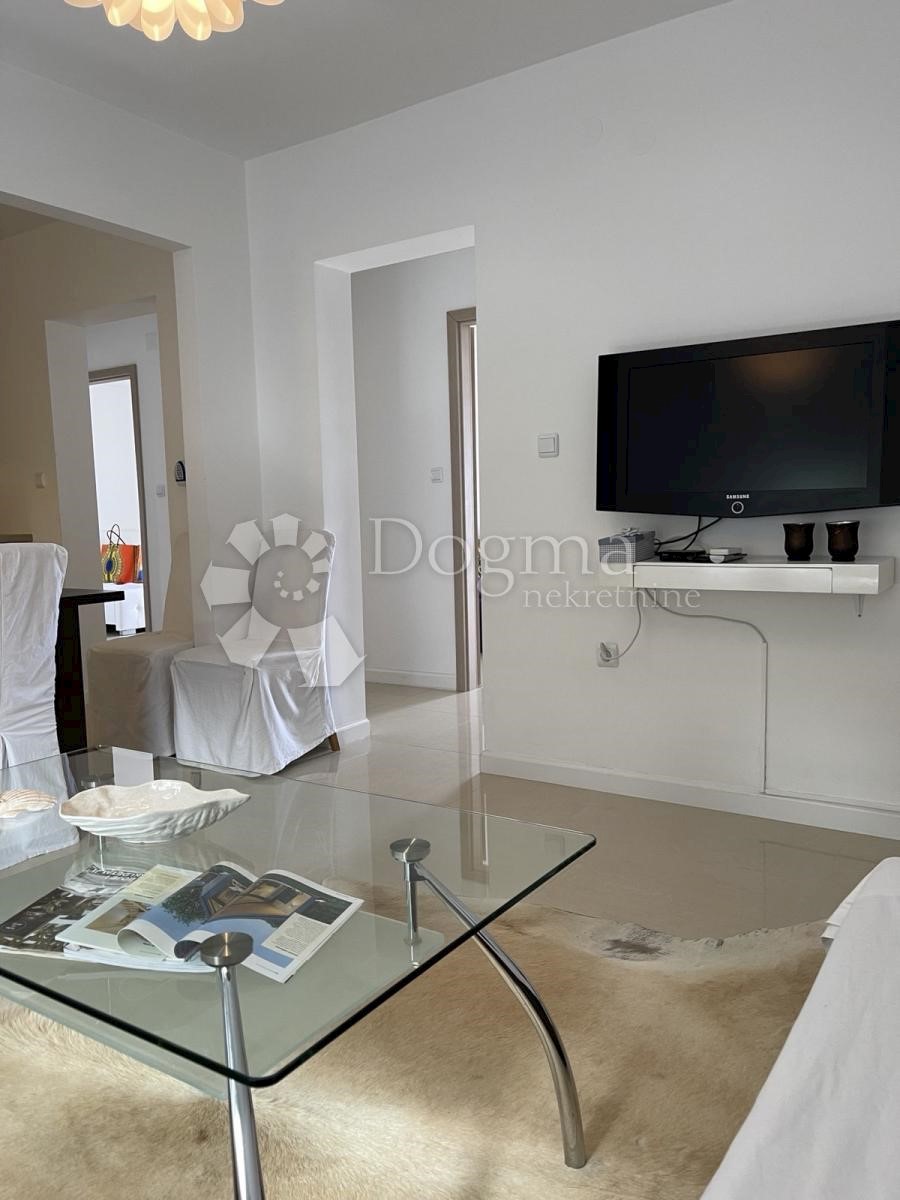 Stanovanje Malinska, Malinska-Dubašnica, 85m2