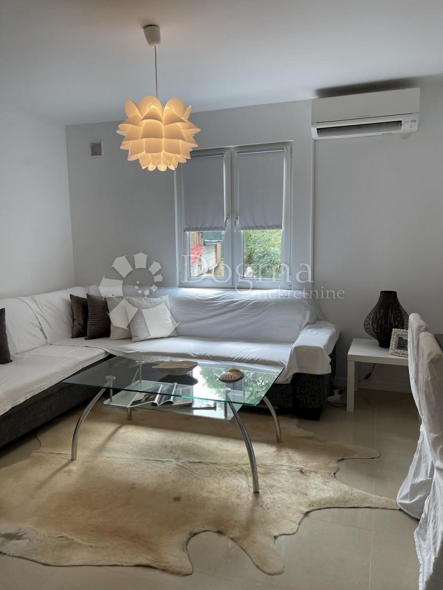 Stanovanje Malinska, Malinska-Dubašnica, 85m2