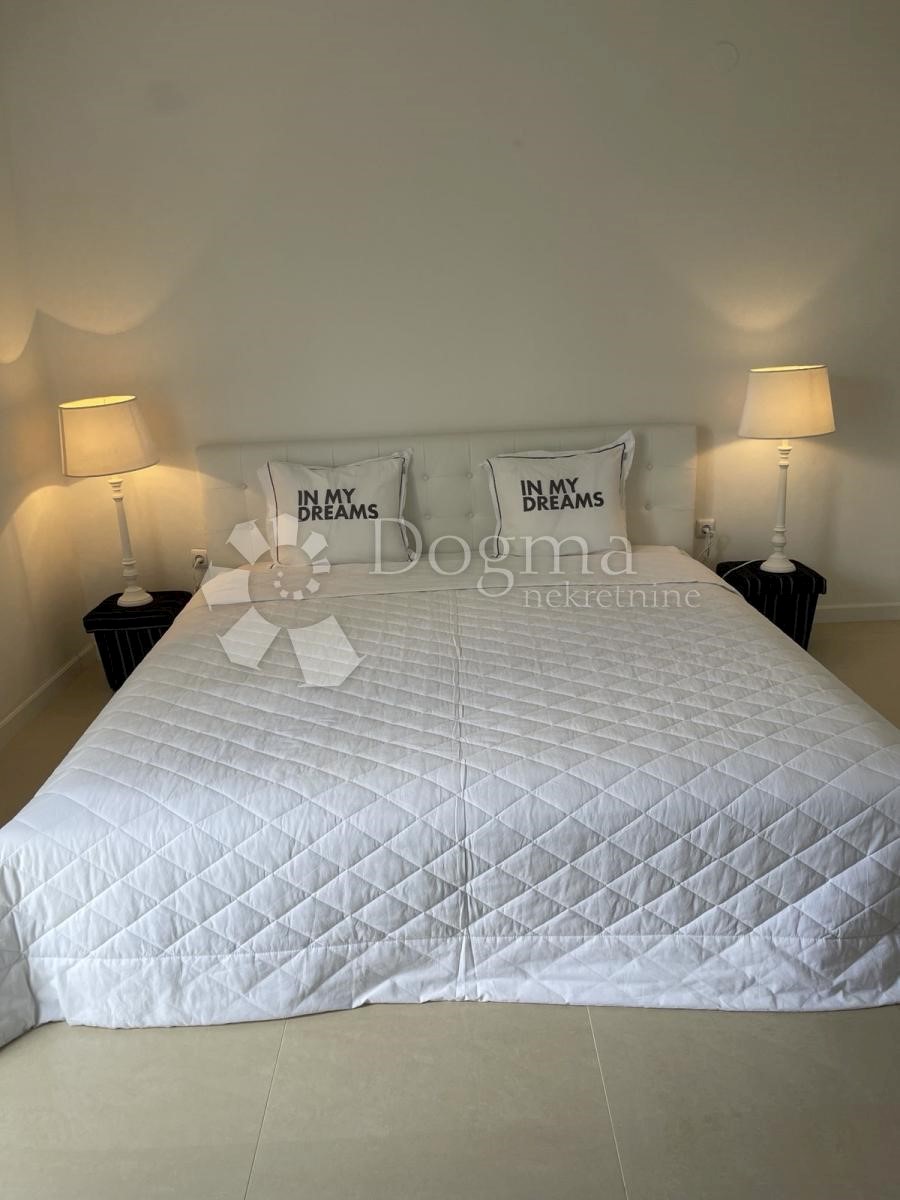 Stanovanje Malinska, Malinska-Dubašnica, 85m2