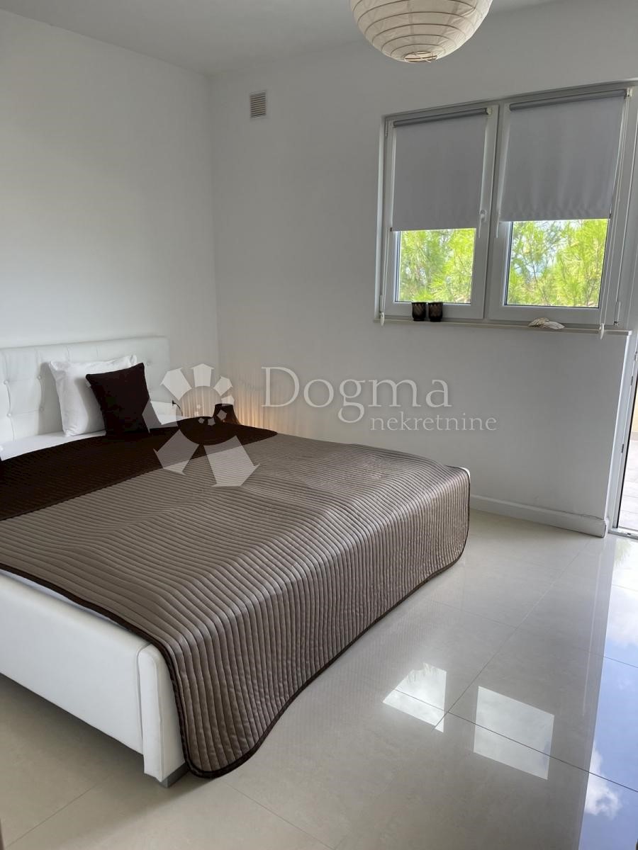 Stanovanje Malinska, Malinska-Dubašnica, 85m2