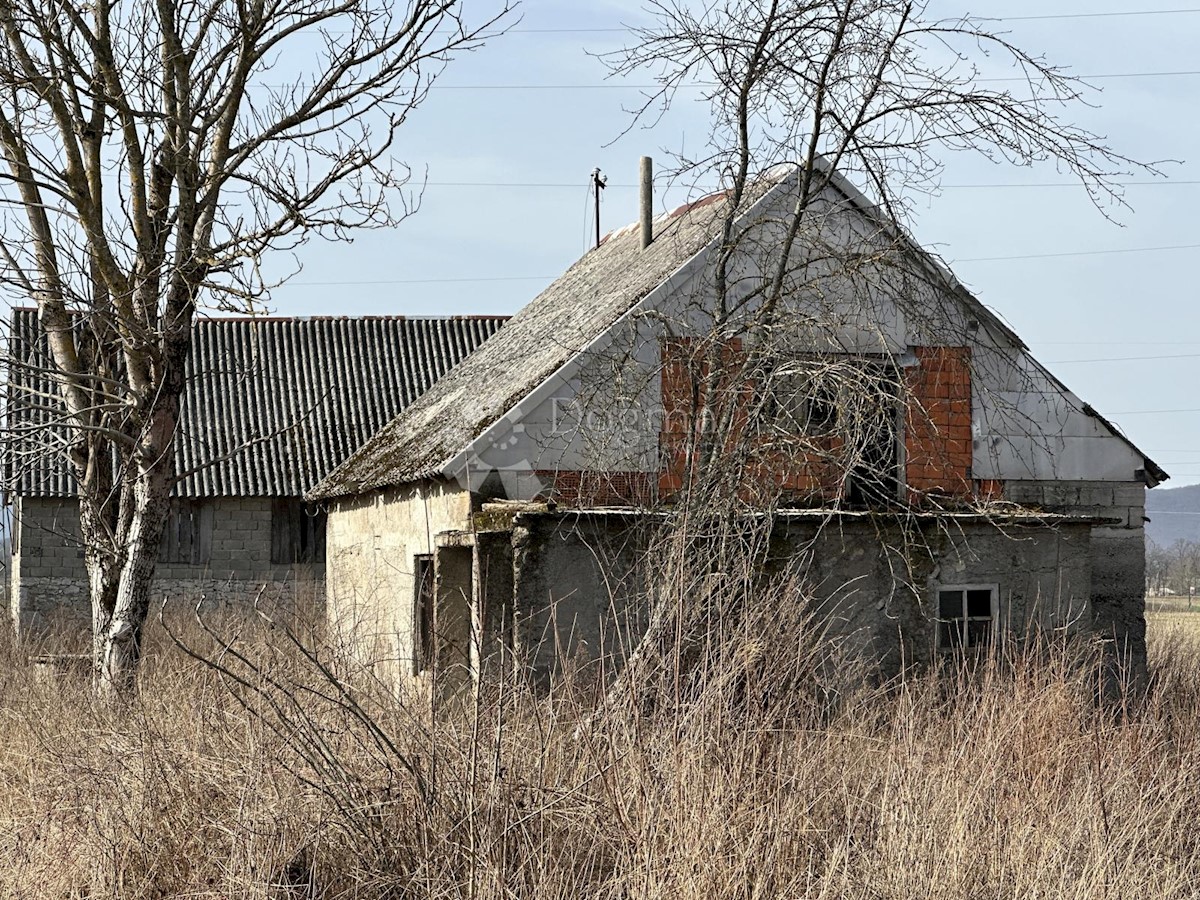 Zemljišče Perušić, 30.000m2