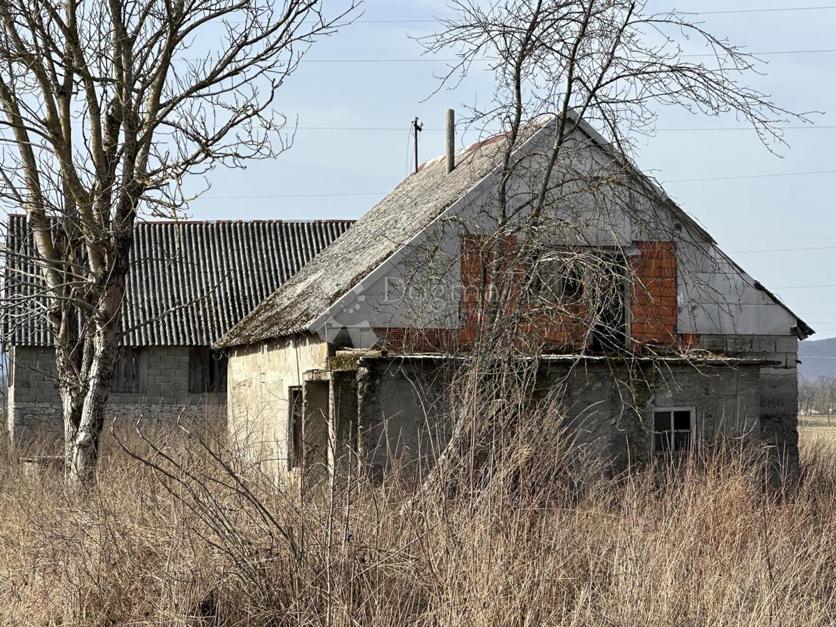 Zemljišče Perušić, 30.000m2