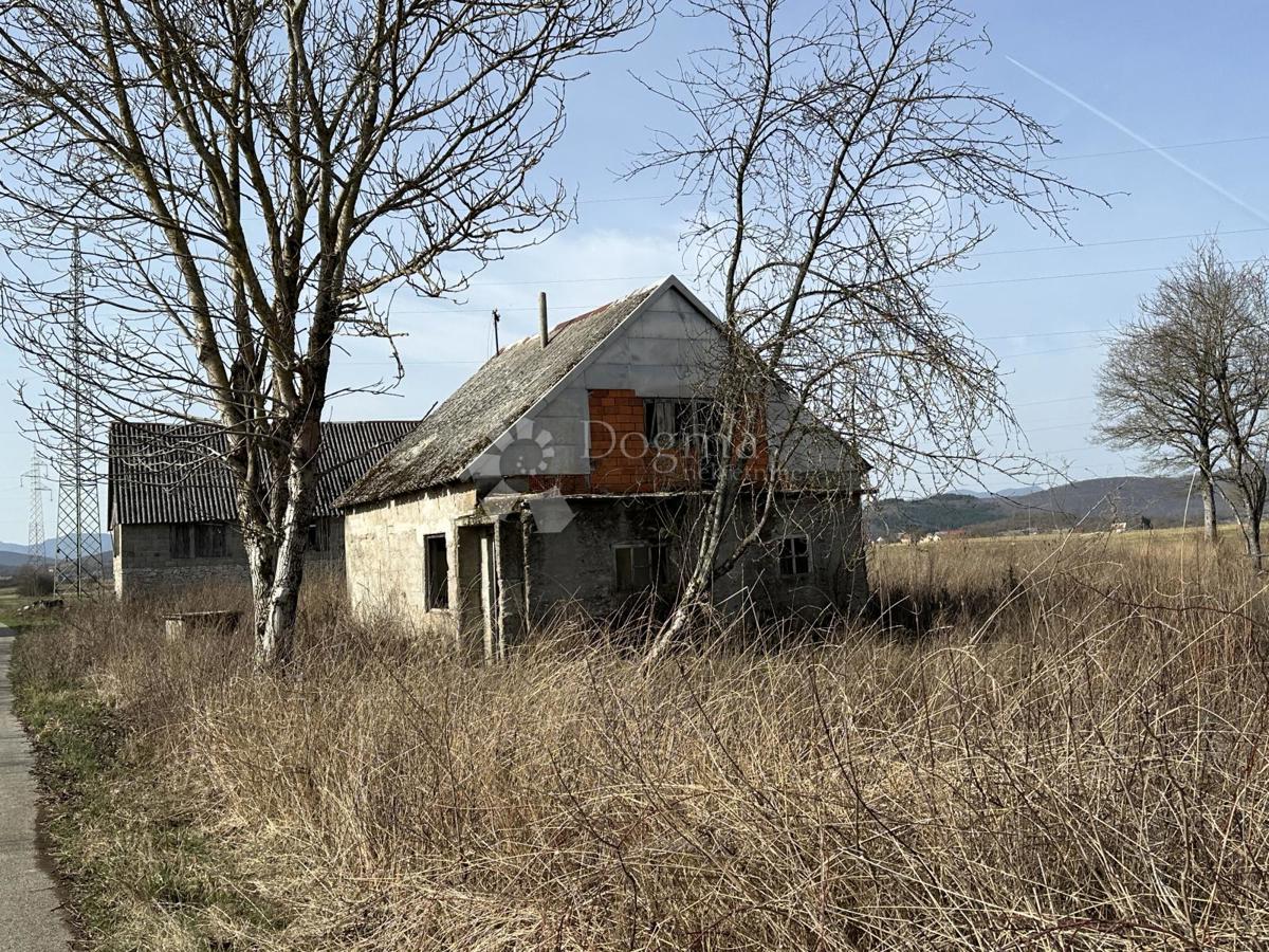 Zemljišče Perušić, 30.000m2