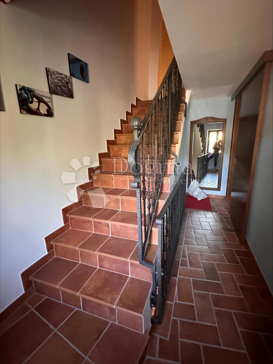 Hiša Zlarin, Šibenik - Okolica, 180m2