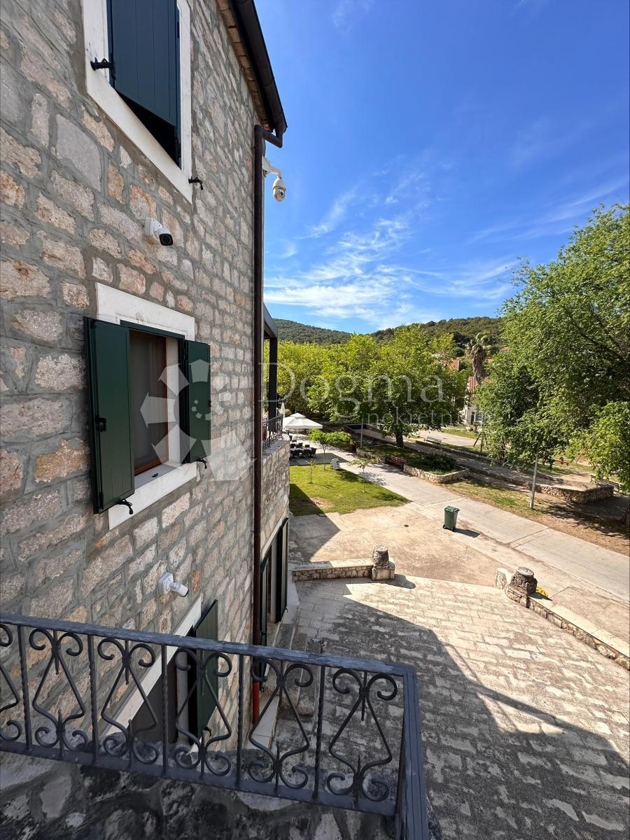 Hiša Zlarin, Šibenik - Okolica, 180m2