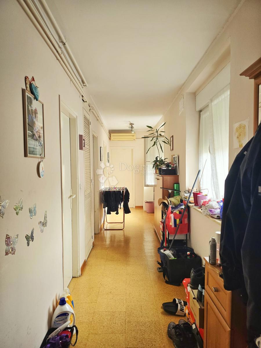 Stanovanje Centar, Pula, 81,85m2