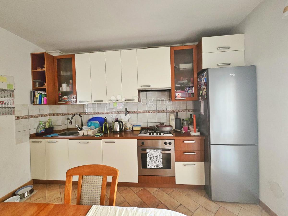 Stanovanje Centar, Pula, 81,85m2