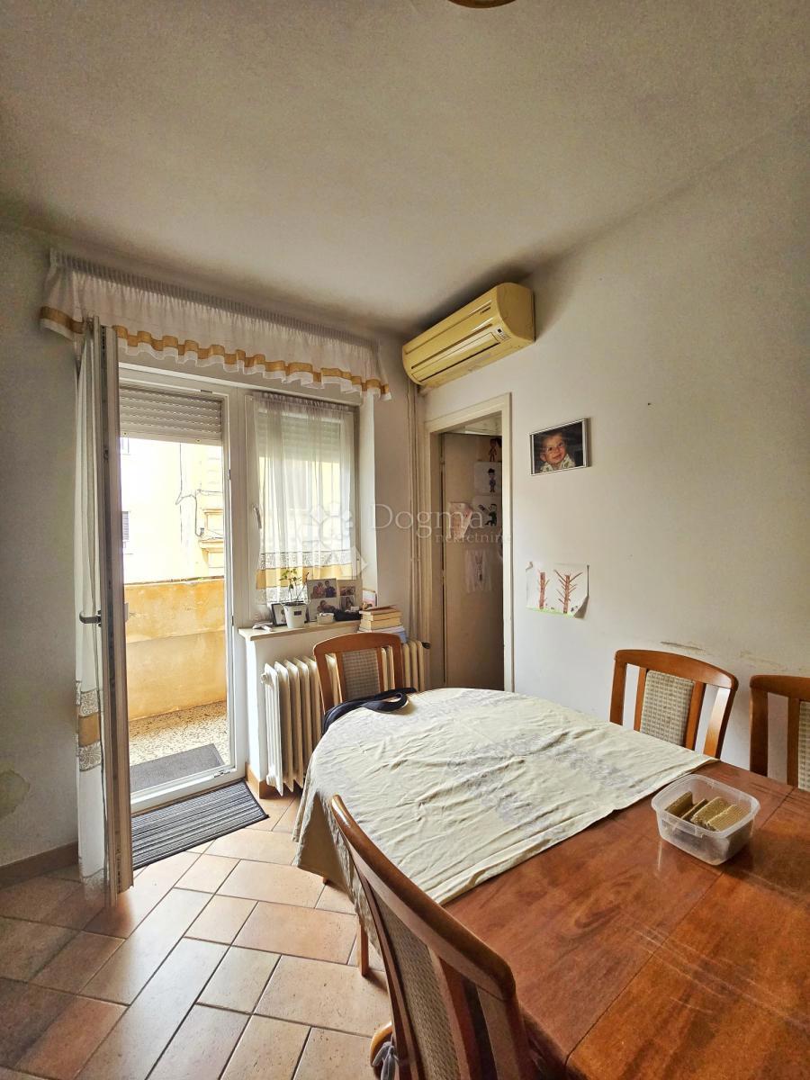 Stanovanje Centar, Pula, 81,85m2