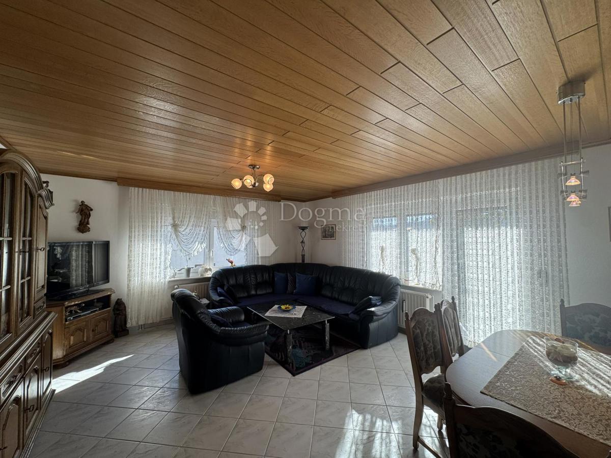 Hiša Predavac, Rovišće, 259m2