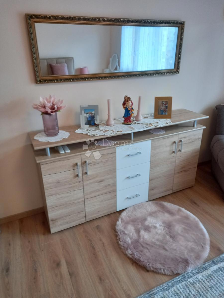 Vrbovsko, stanovanje z garažo in konobo