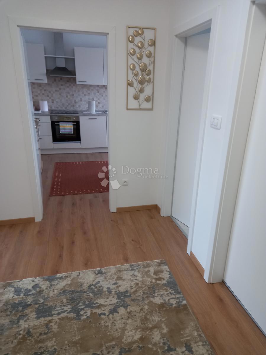 Vrbovsko, stanovanje z garažo in konobo