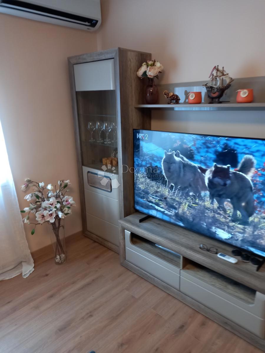 Vrbovsko, stanovanje z garažo in konobo