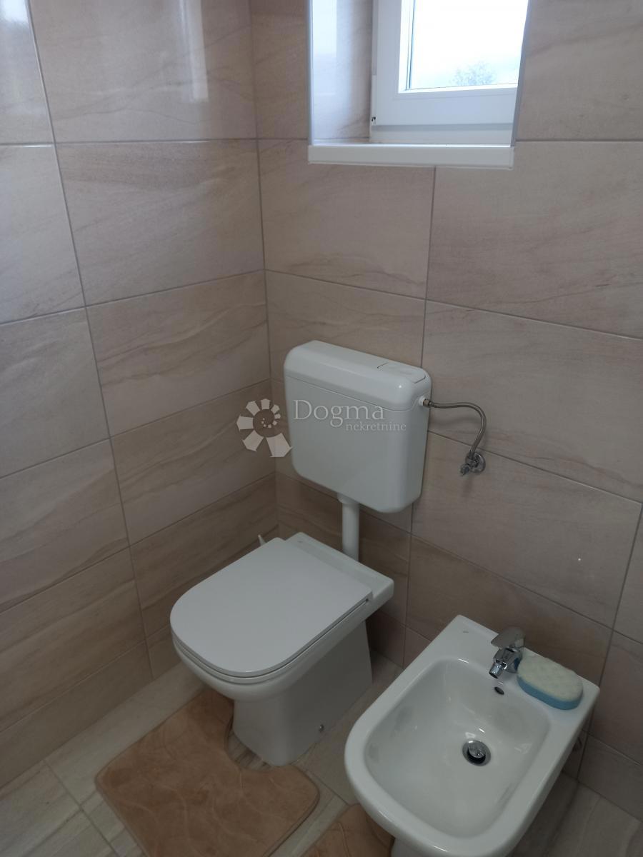 Vrbovsko, stanovanje z garažo in konobo