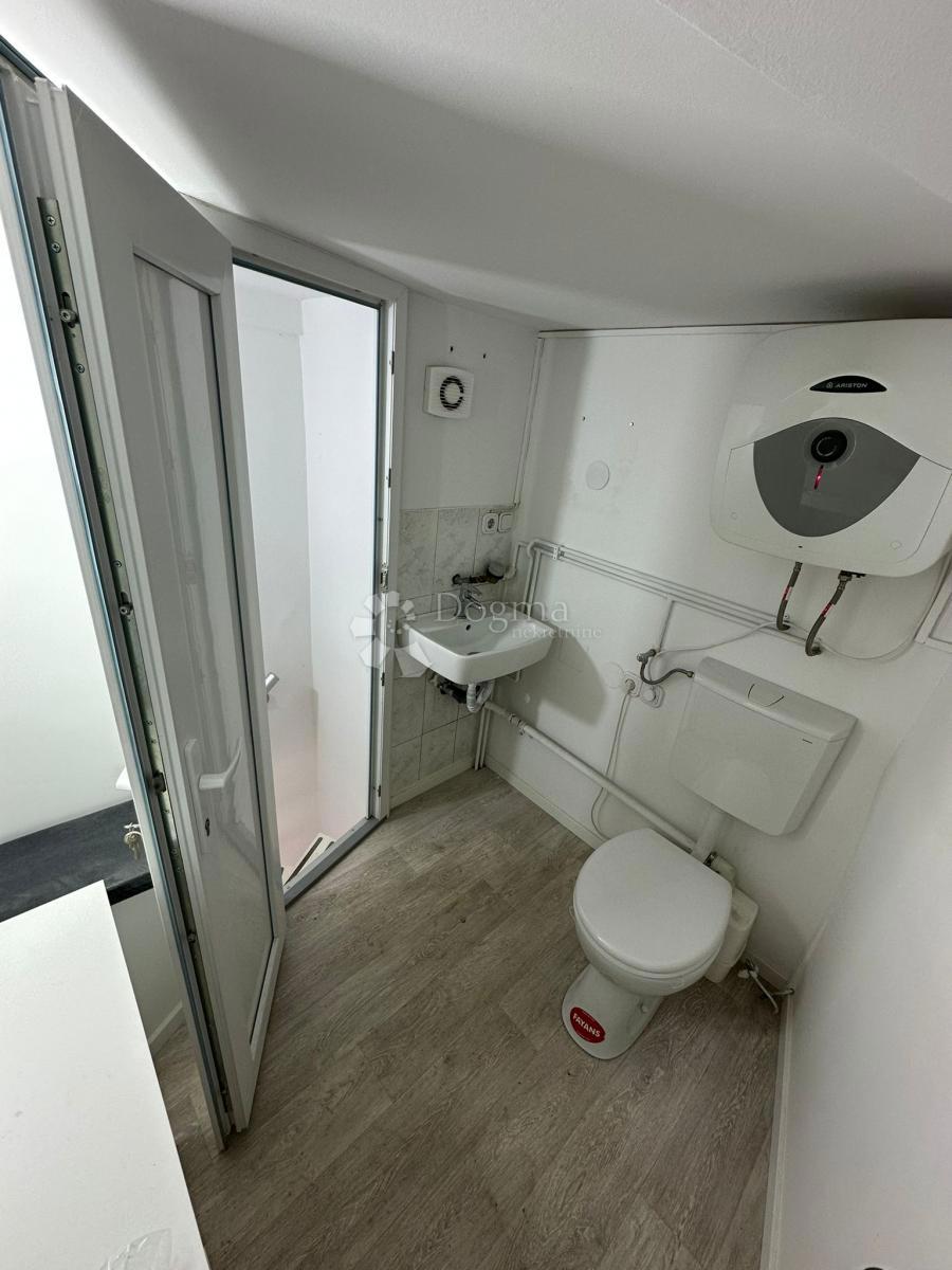 Poslovni prostor Maksimir, 13m2
