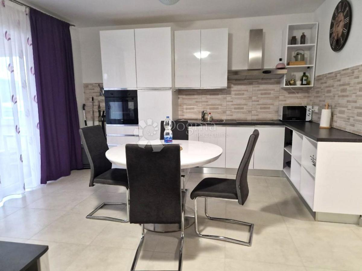 Stanovanje Rabac, Labin, 83,50m2