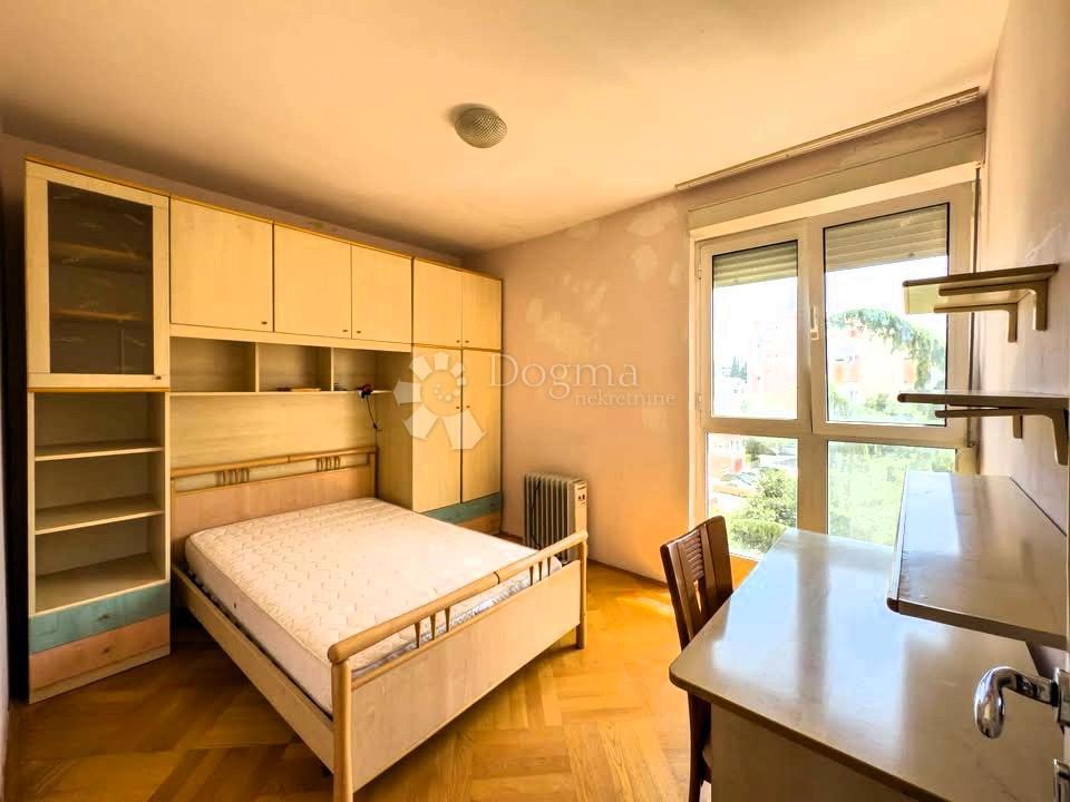 Trisobno stanovanje Melada - balkon, blizu morja, takoj vseljivo