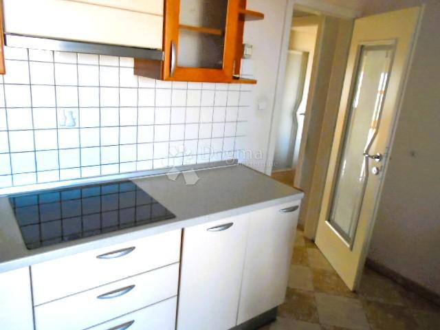 Trisobno stanovanje Melada - balkon, blizu morja, takoj vseljivo