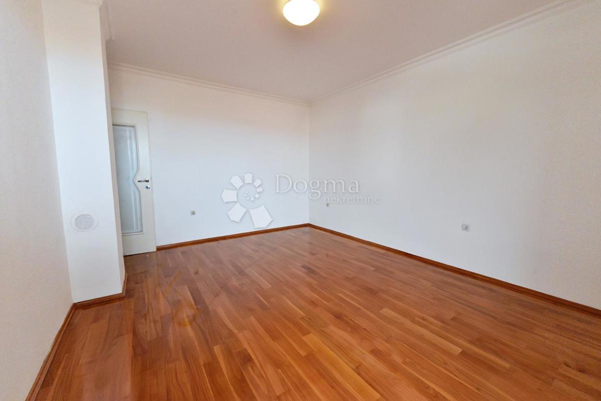 Trisobno stanovanje Melada - balkon, blizu morja, takoj vseljivo