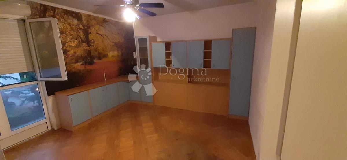Trisobno stanovanje Melada - balkon, blizu morja, takoj vseljivo