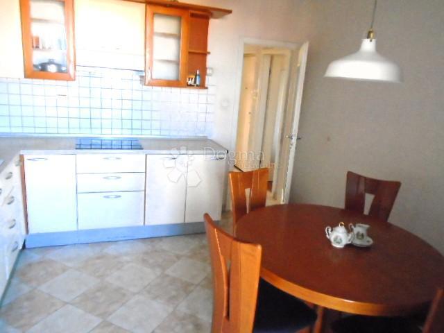 Trisobno stanovanje Melada - balkon, blizu morja, takoj vseljivo