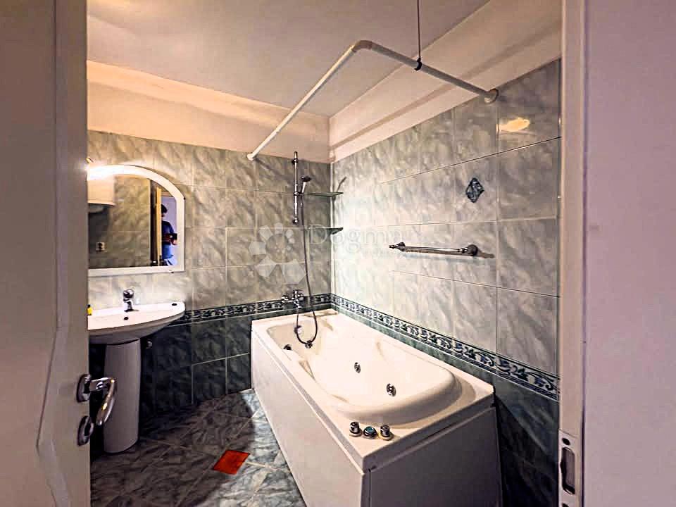 Trisobno stanovanje Melada - balkon, blizu morja, takoj vseljivo