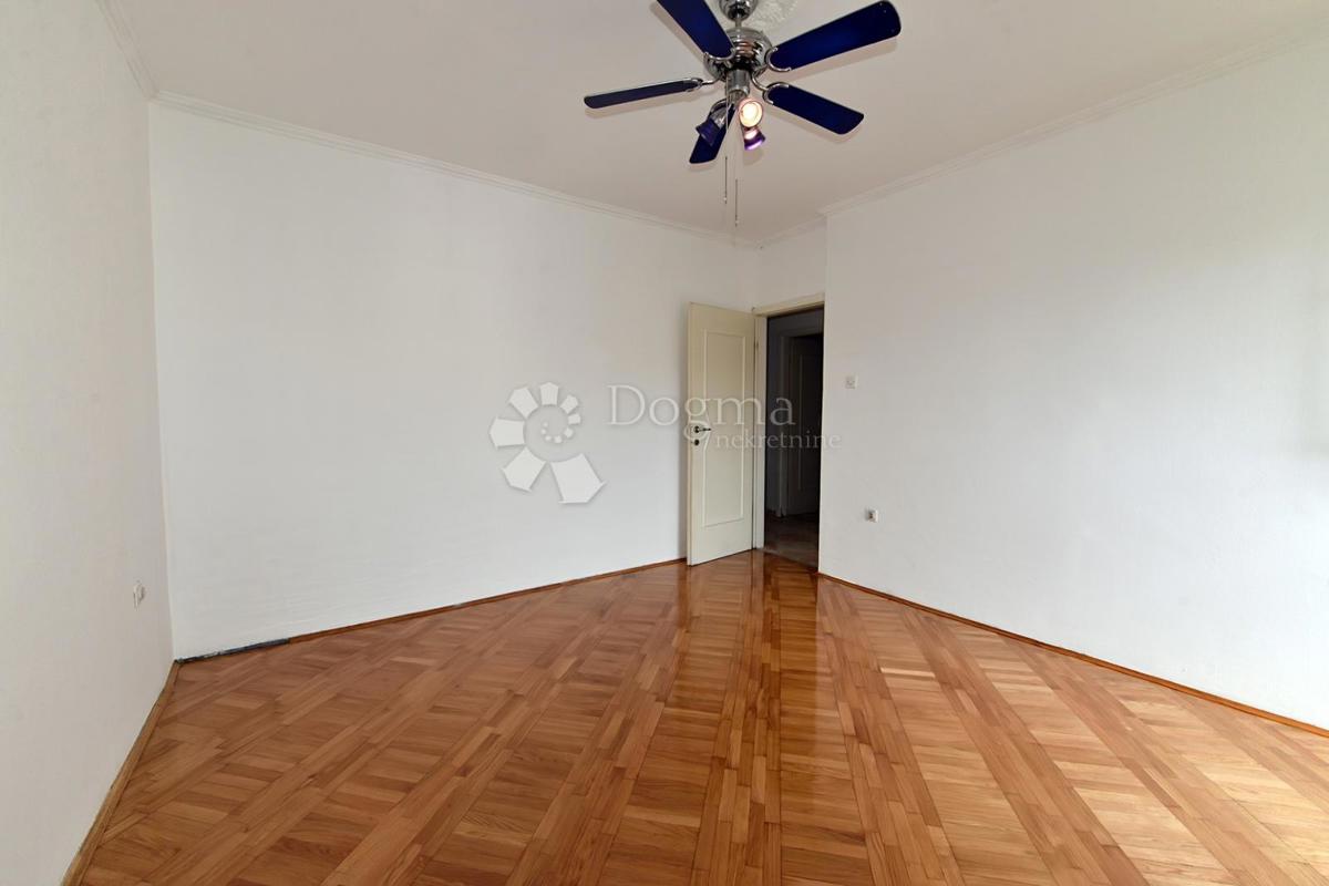 Trisobno stanovanje Melada - balkon, blizu morja, takoj vseljivo