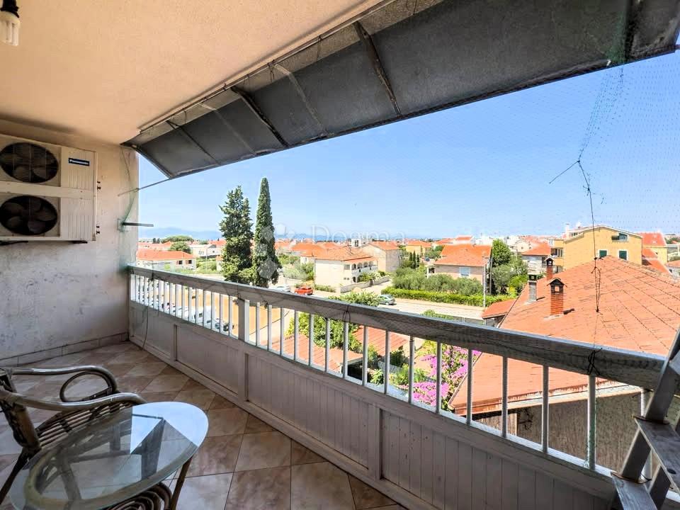 Trisobno stanovanje Melada - balkon, blizu morja, takoj vseljivo