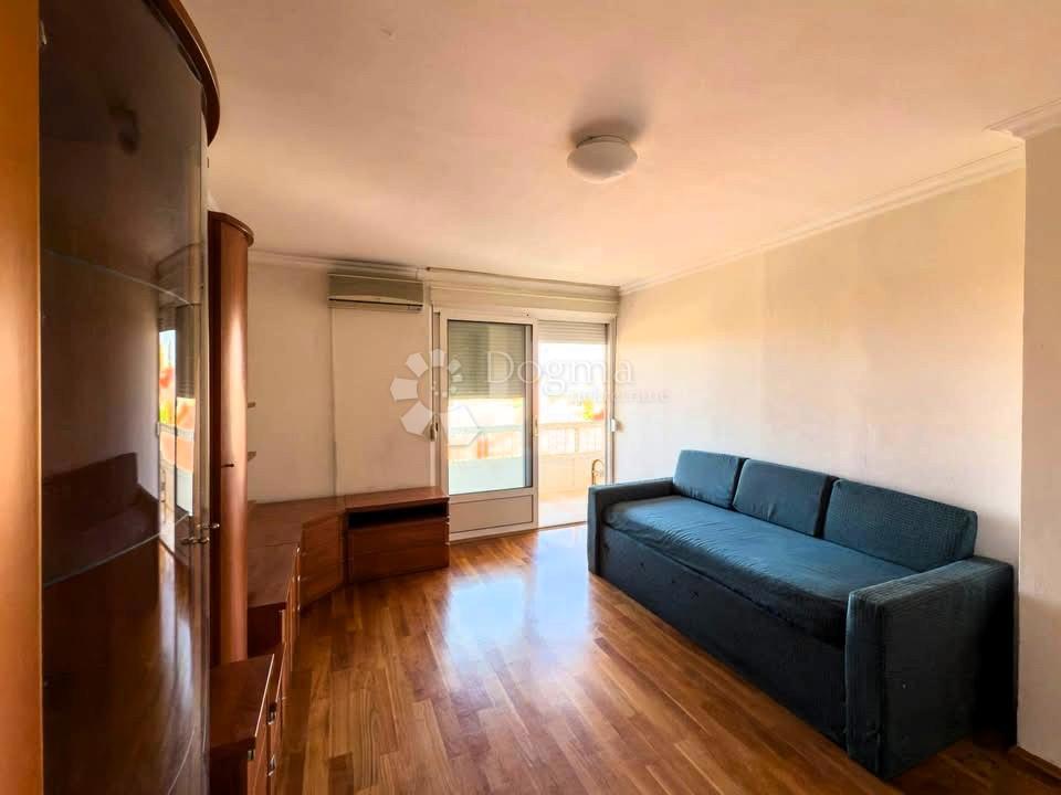 Trisobno stanovanje Melada - balkon, blizu morja, takoj vseljivo