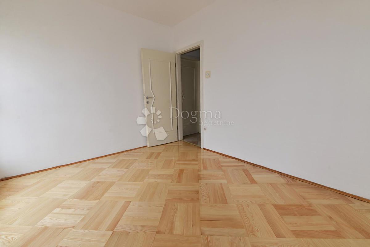 Trisobno stanovanje Melada - balkon, blizu morja, takoj vseljivo