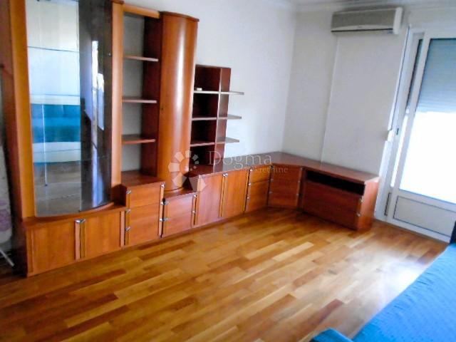 Trisobno stanovanje Melada - balkon, blizu morja, takoj vseljivo
