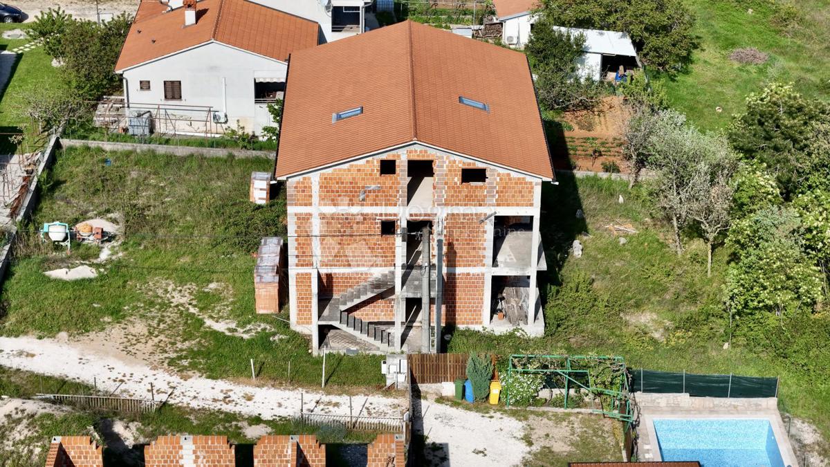 Hiša Labin, 300m2