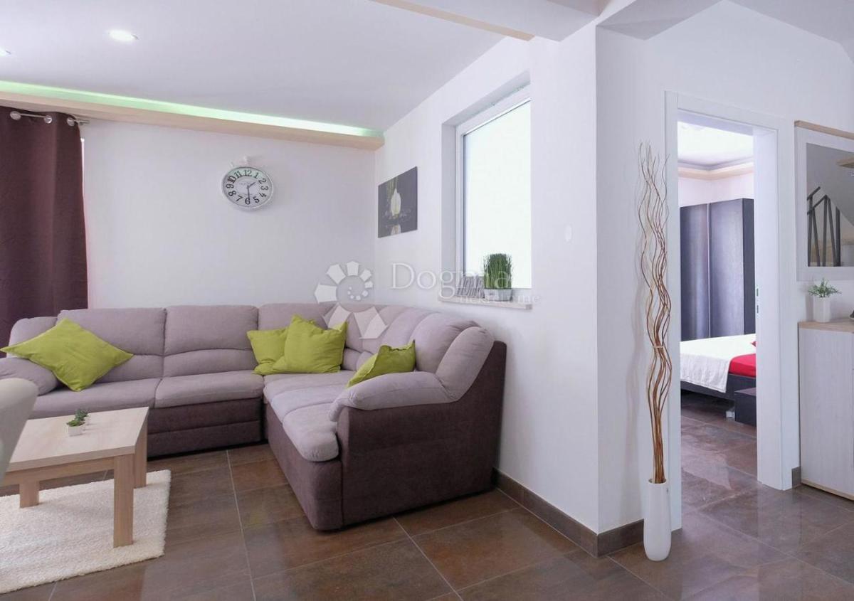 Hiša Svetvinčenat, 230m2