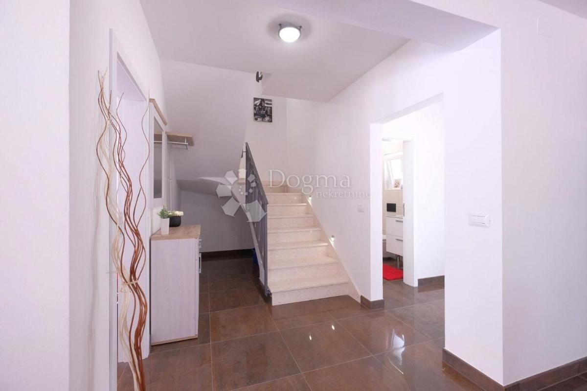 Hiša Svetvinčenat, 230m2