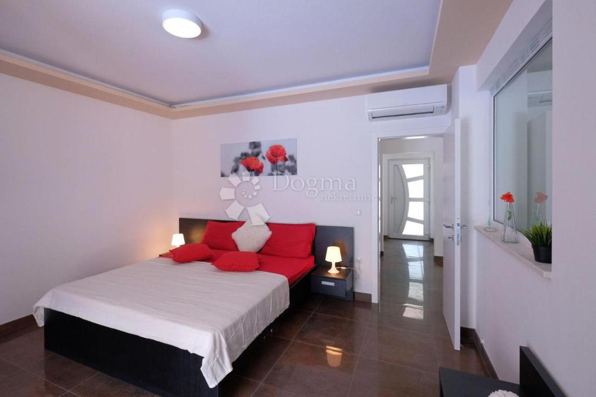Hiša Svetvinčenat, 230m2