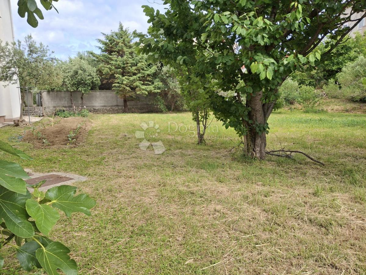 Zazidljivo zemljišče Banjol, Rab, 532m2