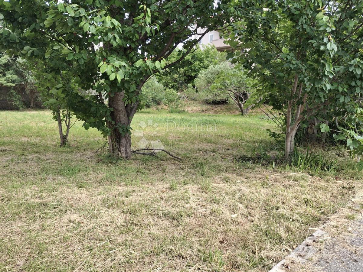 Zazidljivo zemljišče Banjol, Rab, 532m2