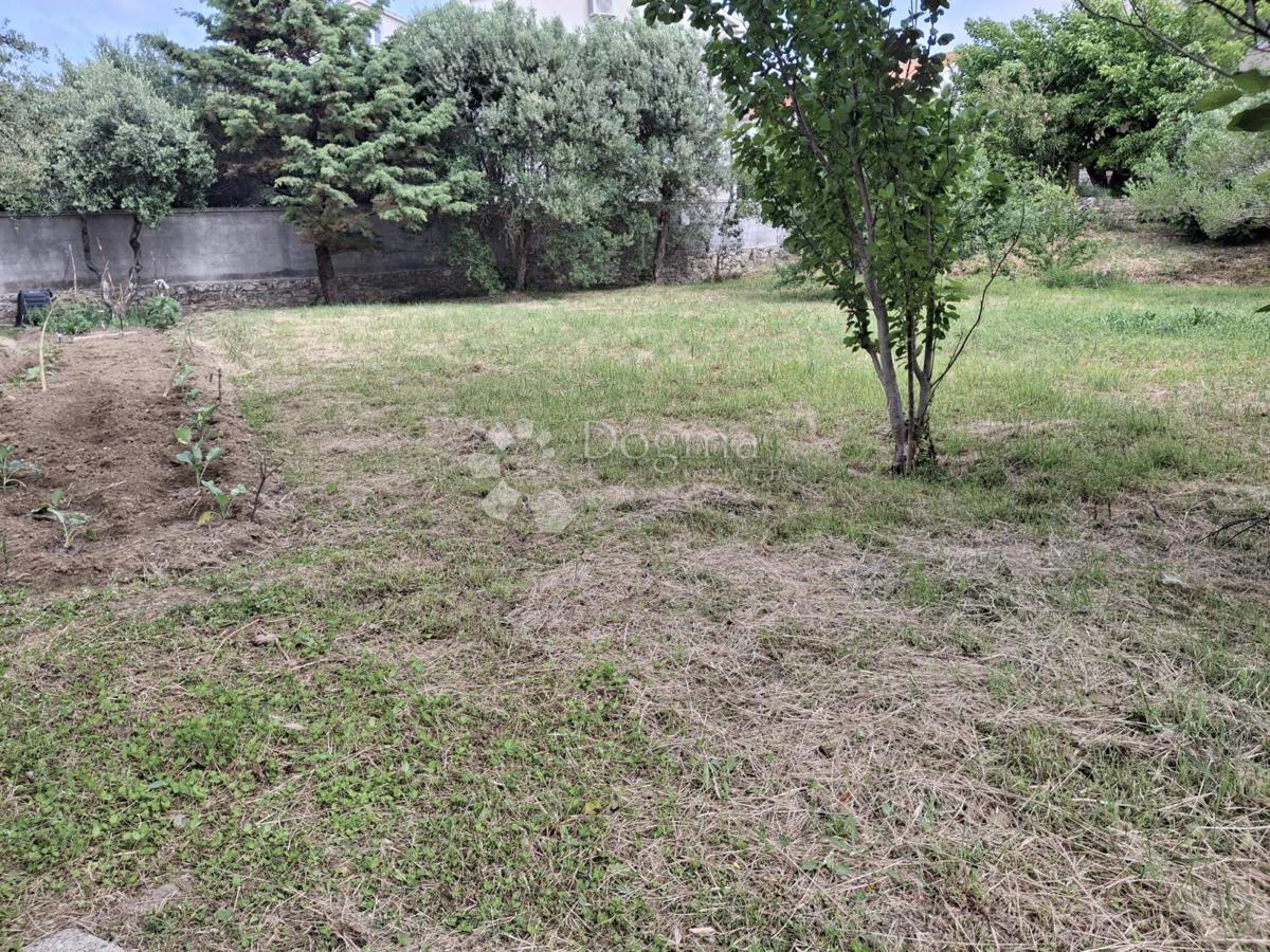 Zazidljivo zemljišče Banjol, Rab, 532m2