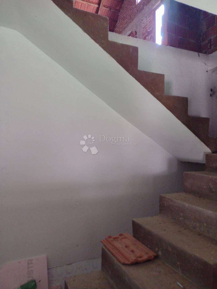 Poslovni prostor Batinova Kosa, Topusko, 700m2