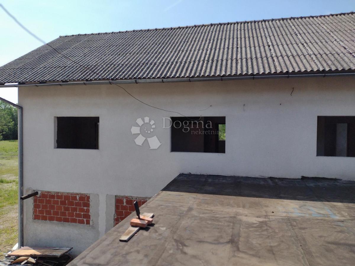Poslovni prostor Batinova Kosa, Topusko, 700m2