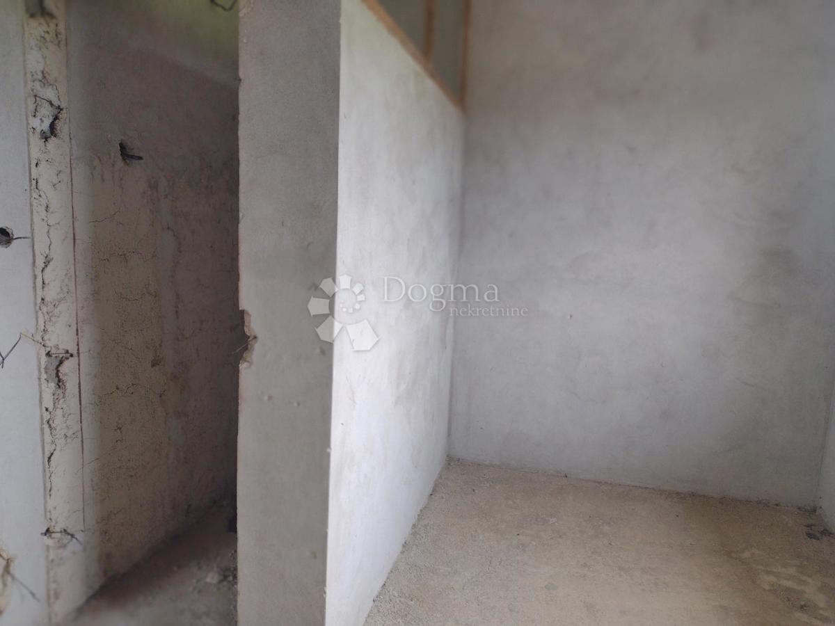 Poslovni prostor Batinova Kosa, Topusko, 700m2