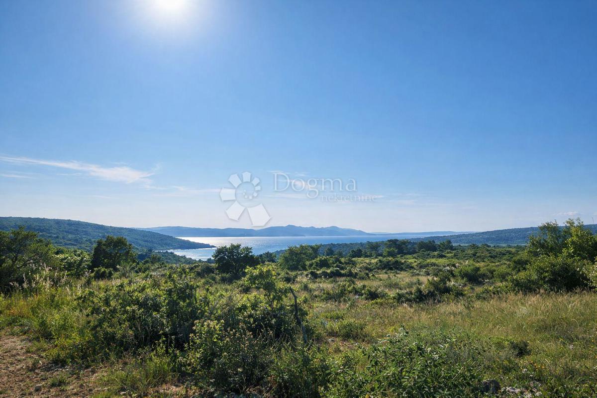 Velika gradbena parcela 1293m2 - razgled in potencial