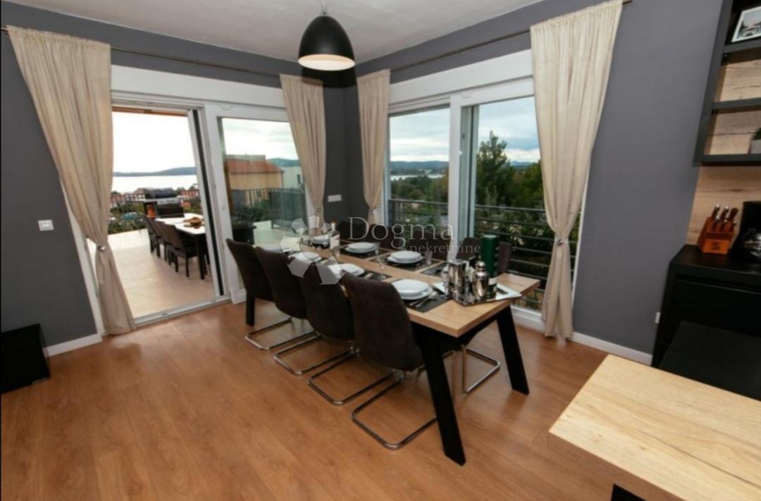 Stanovanje Brodarica, Šibenik - Okolica, 225m2