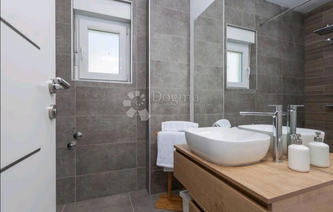 Stanovanje Brodarica, Šibenik - Okolica, 225m2