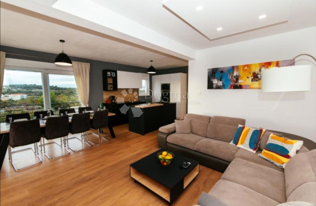 Stanovanje Brodarica, Šibenik - Okolica, 225m2