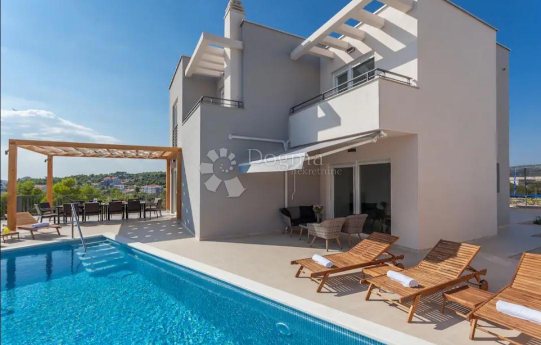 Stanovanje Brodarica, Šibenik - Okolica, 225m2