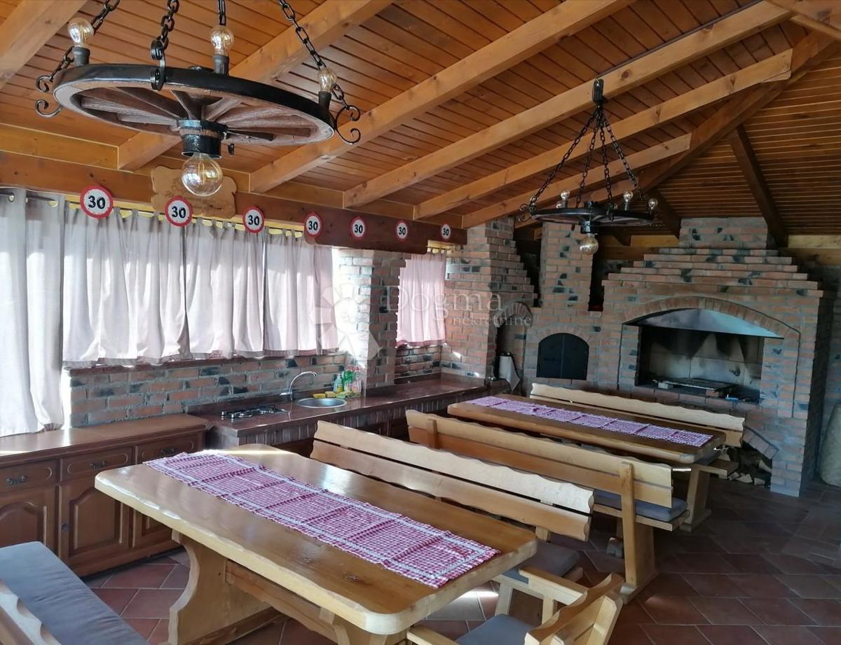 Hiša Rozga, Dubravica, 272m2