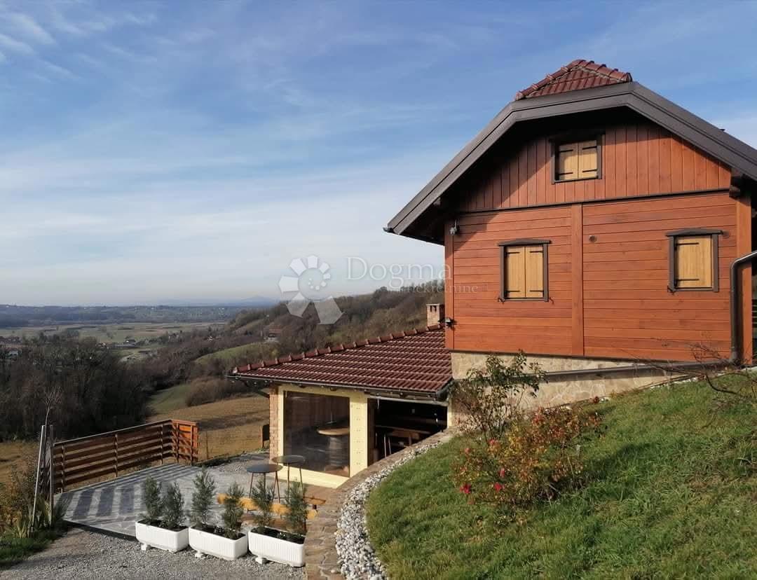 Hiša Rozga, Dubravica, 272m2