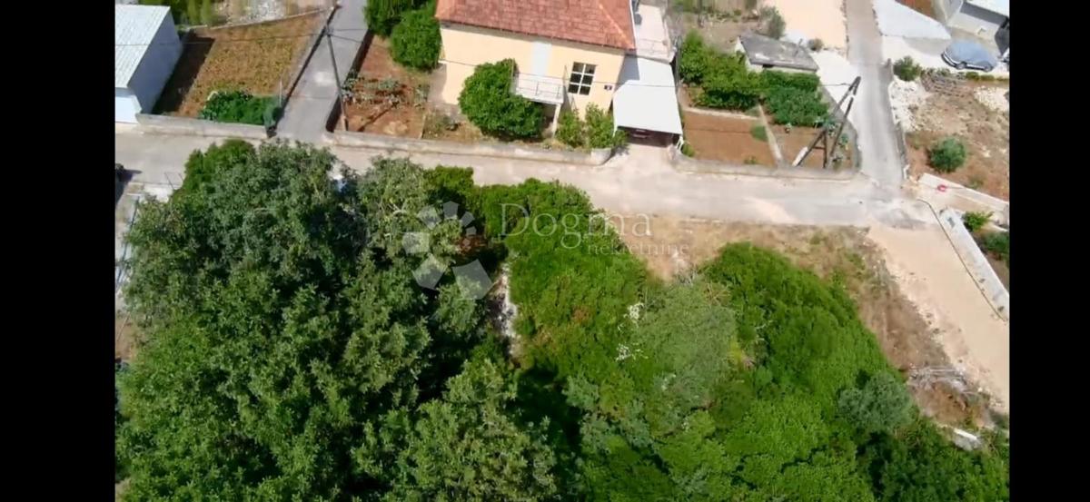 Zazidljivo zemljišče Vela Luka, 649m2