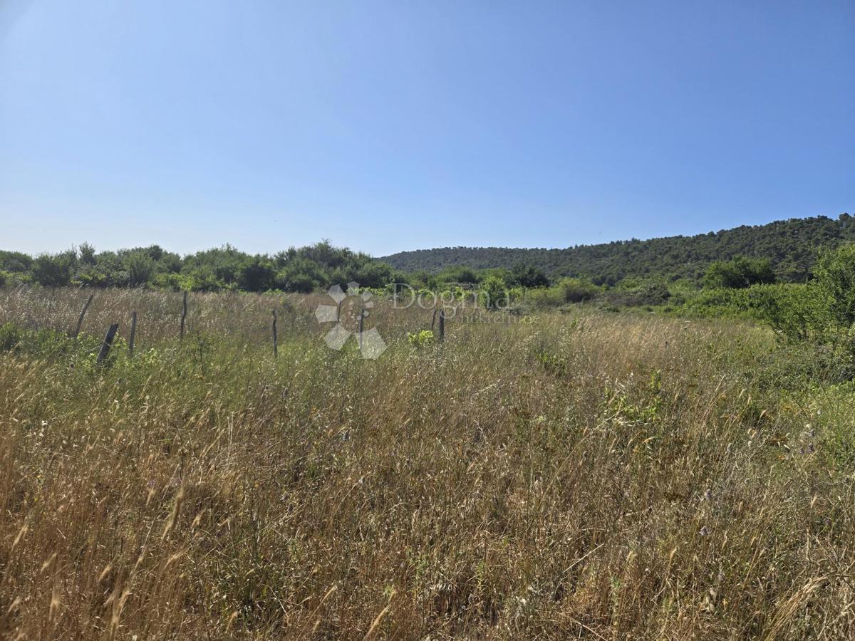 Kmetijsko zemljišče Donje Selo, Šolta, 860m2